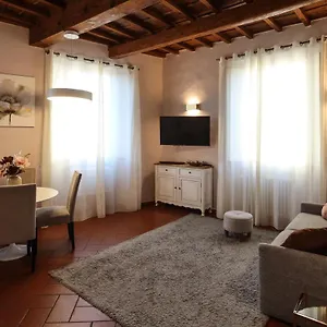 Apartment Santo Spirito - Elegante In Pieno Centro, Florence